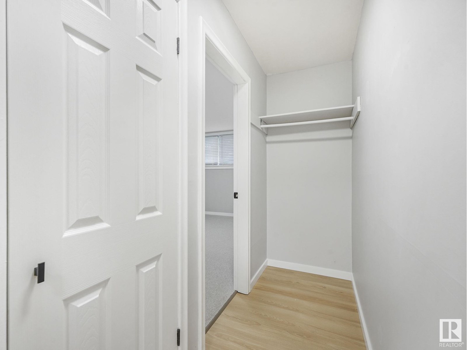 Photo 22 of 11908 52 St Nw, Edmonton AB
