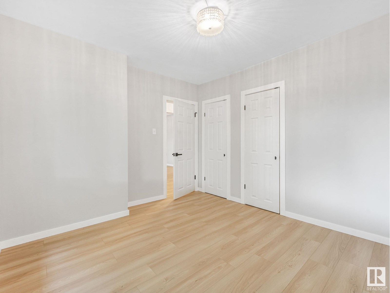Photo 23 of 11908 52 St Nw, Edmonton AB