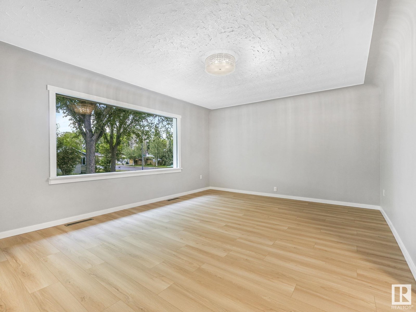 Photo 26 of 11908 52 St Nw, Edmonton AB