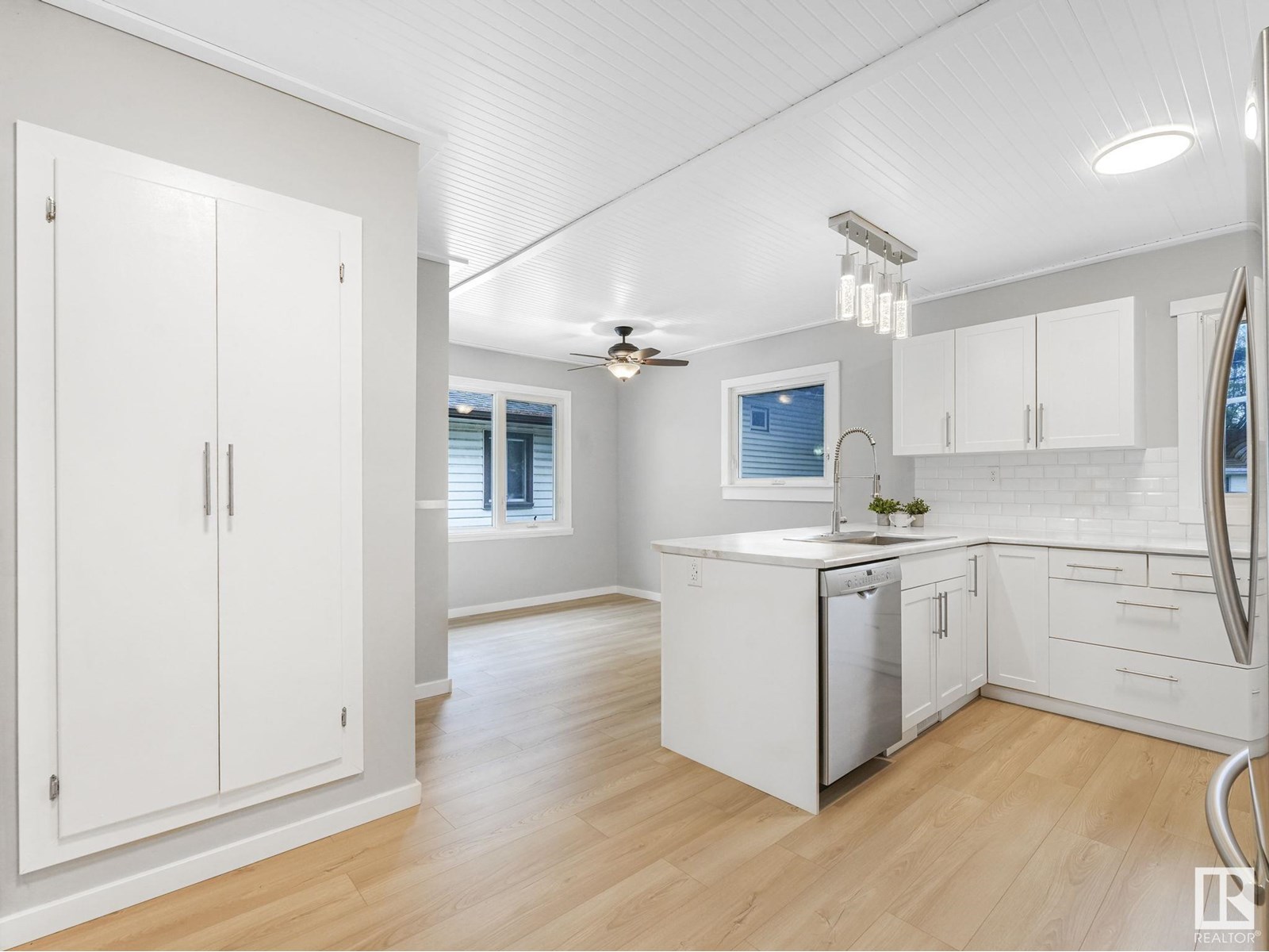 Photo 30 of 11908 52 St Nw, Edmonton AB