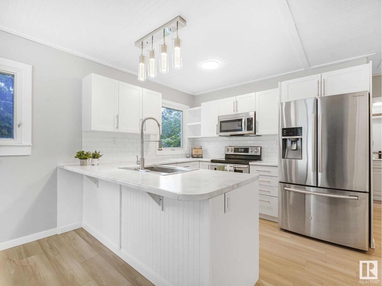 Photo 32 of 11908 52 St Nw, Edmonton AB