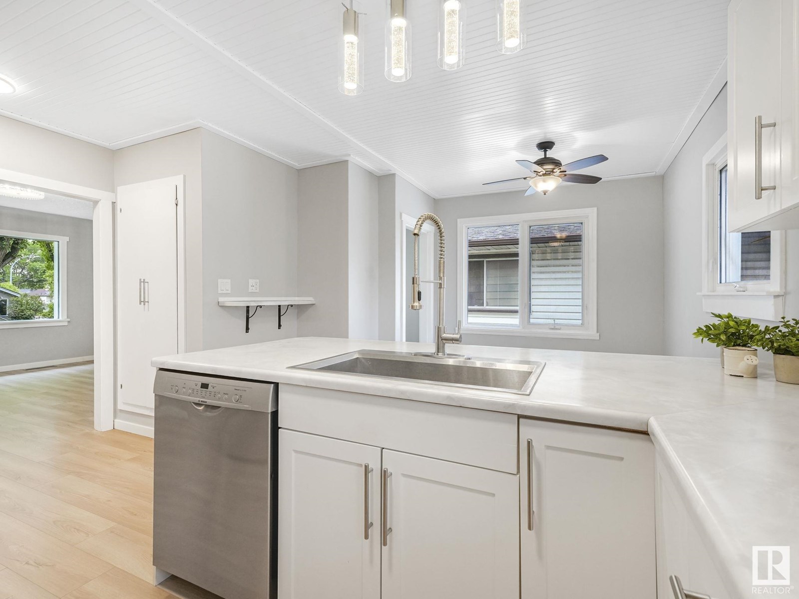 Photo 36 of 11908 52 St Nw, Edmonton AB
