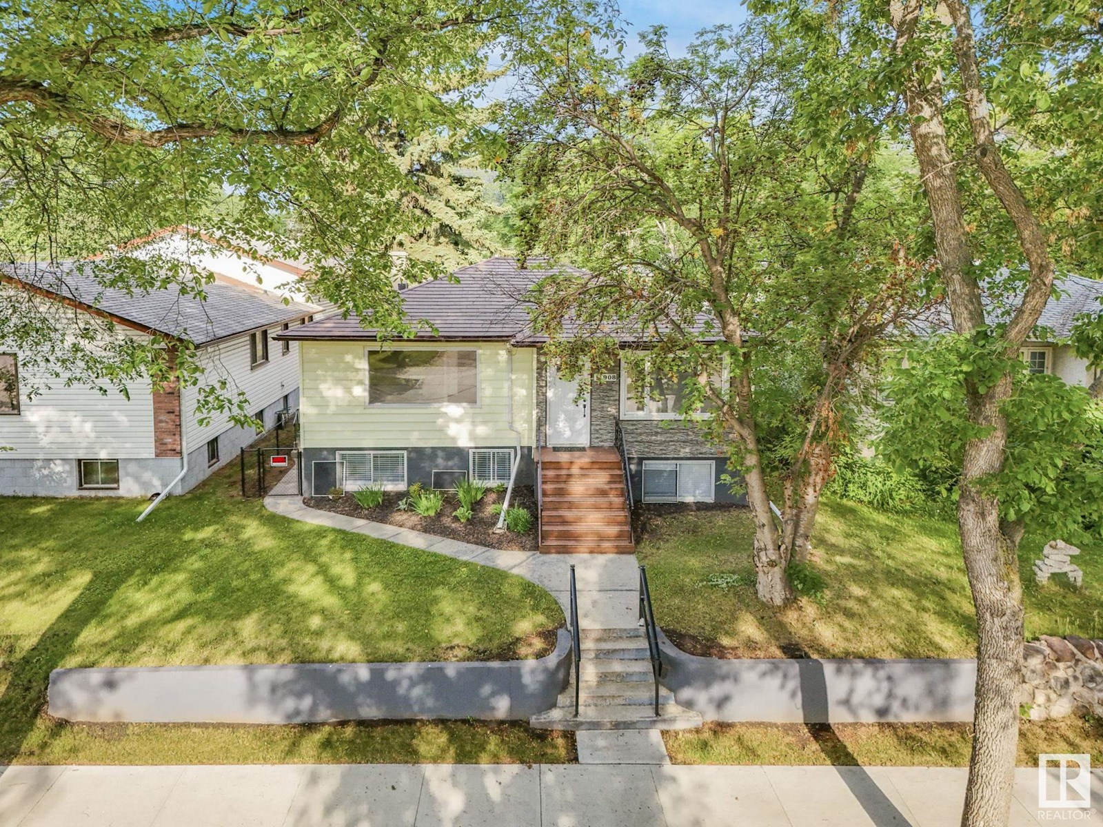 Photo 4 of 11908 52 St Nw, Edmonton AB