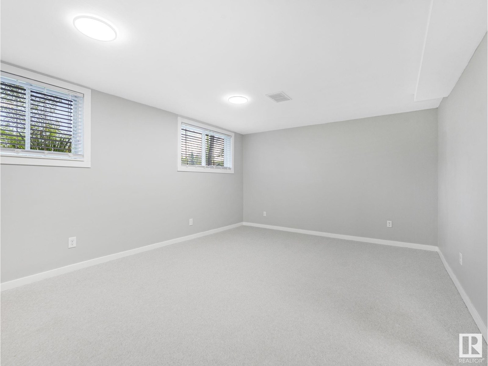 Photo 60 of 11908 52 St Nw, Edmonton AB