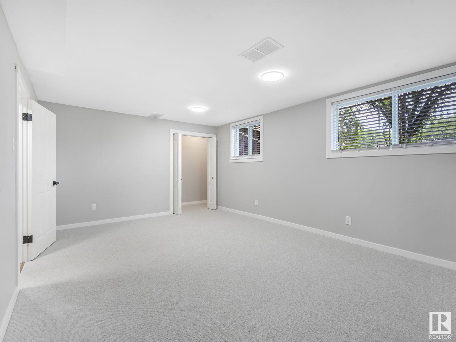 Photo 61 of 11908 52 St Nw, Edmonton AB