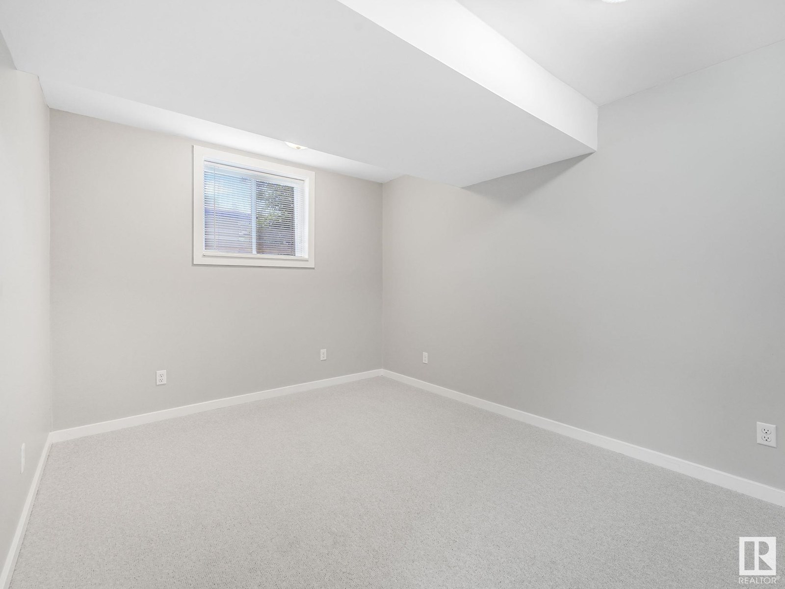Photo 67 of 11908 52 St Nw, Edmonton AB
