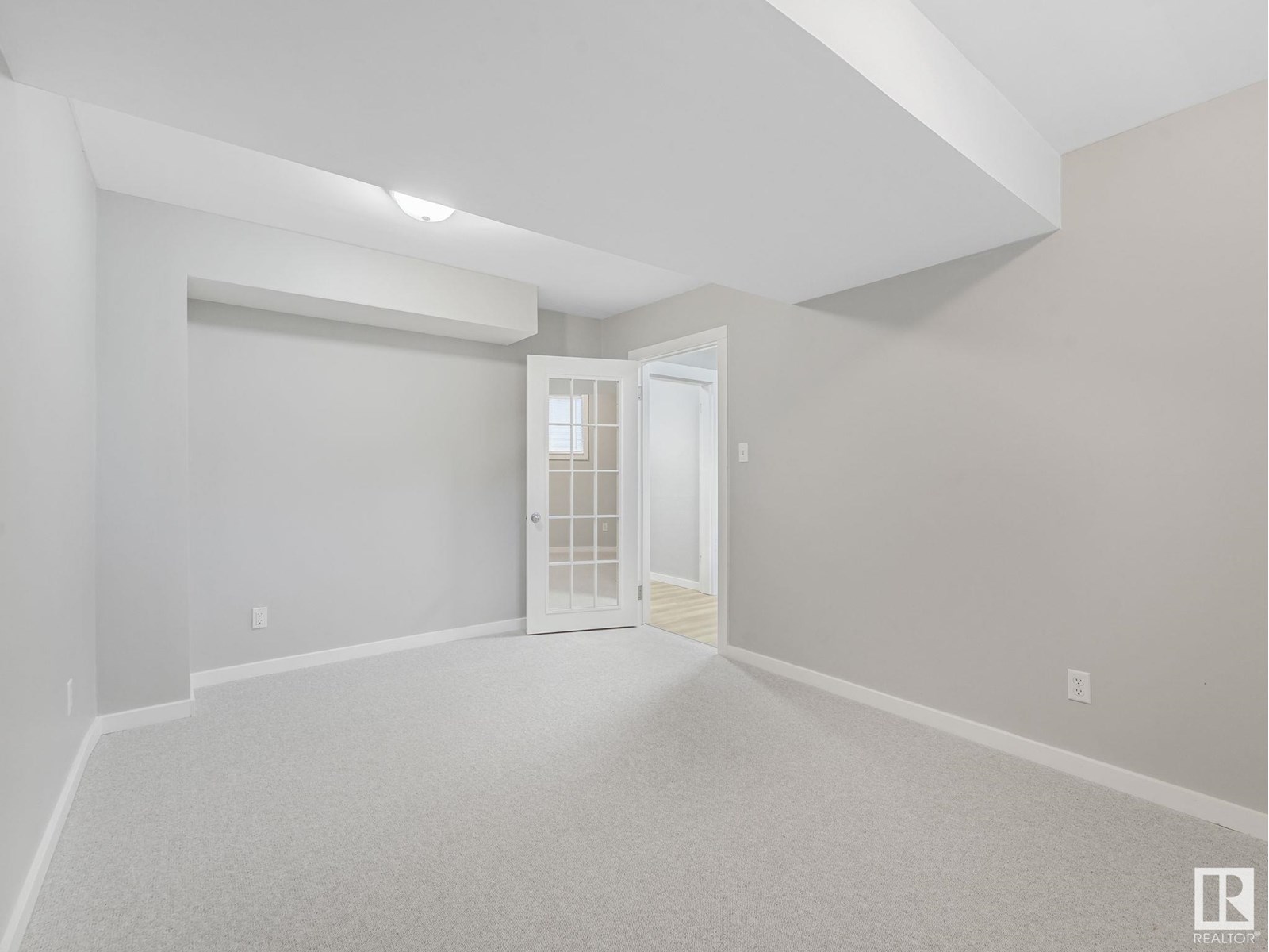 Photo 68 of 11908 52 St Nw, Edmonton AB