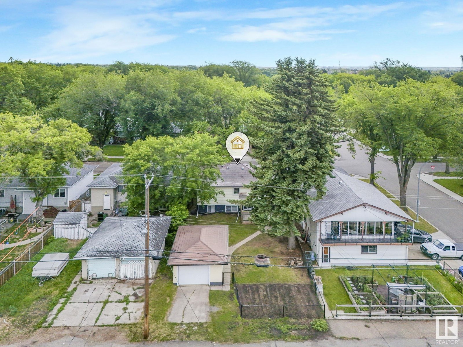 Photo 8 of 11908 52 St Nw, Edmonton AB