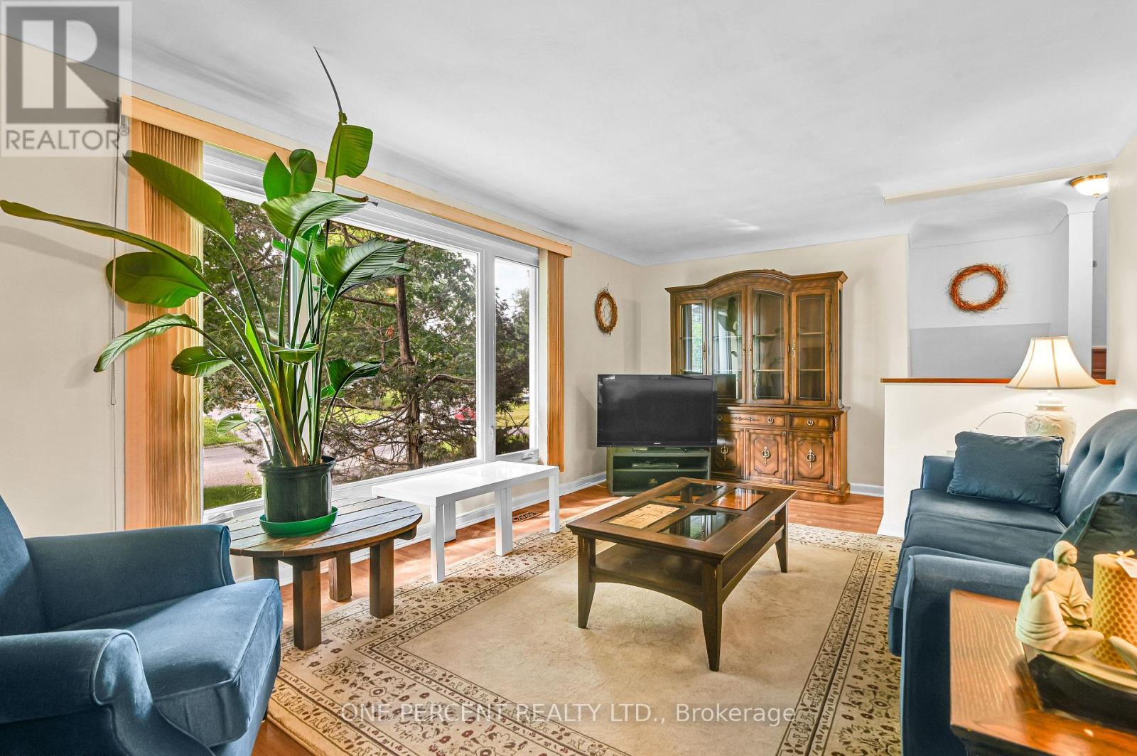 Photo 10 of 1244 Joyce Crescent, Ottawa ON