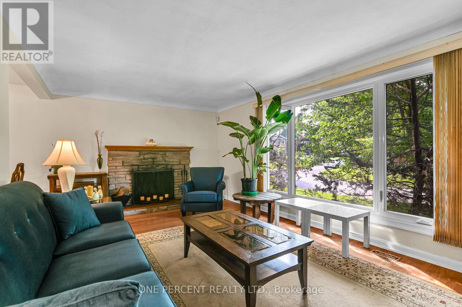 Photo 8 of 1244 Joyce Crescent, Ottawa ON