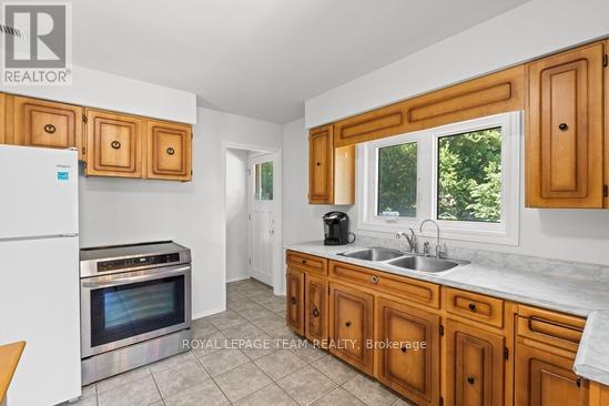 Photo 10 of 29 Elizabeth Street, Edwardsburgh Cardinal ON