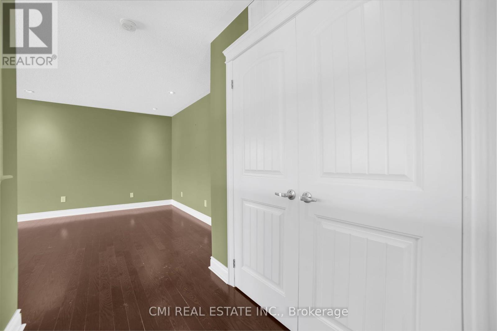 Photo 13 of 77 Waterview Road, Wasaga Beach ON