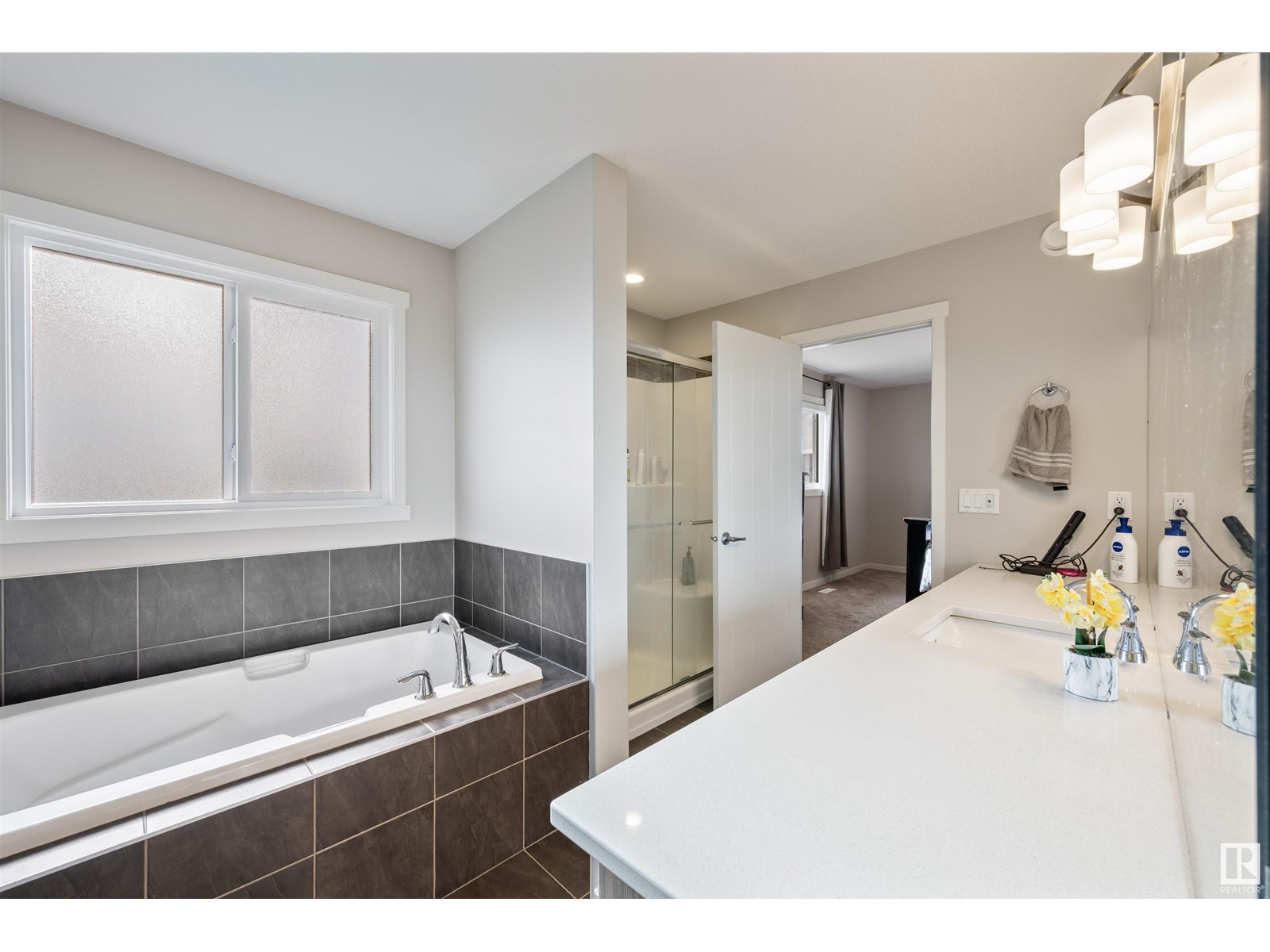 Photo 24 of 9864 222 St Nw, Edmonton AB