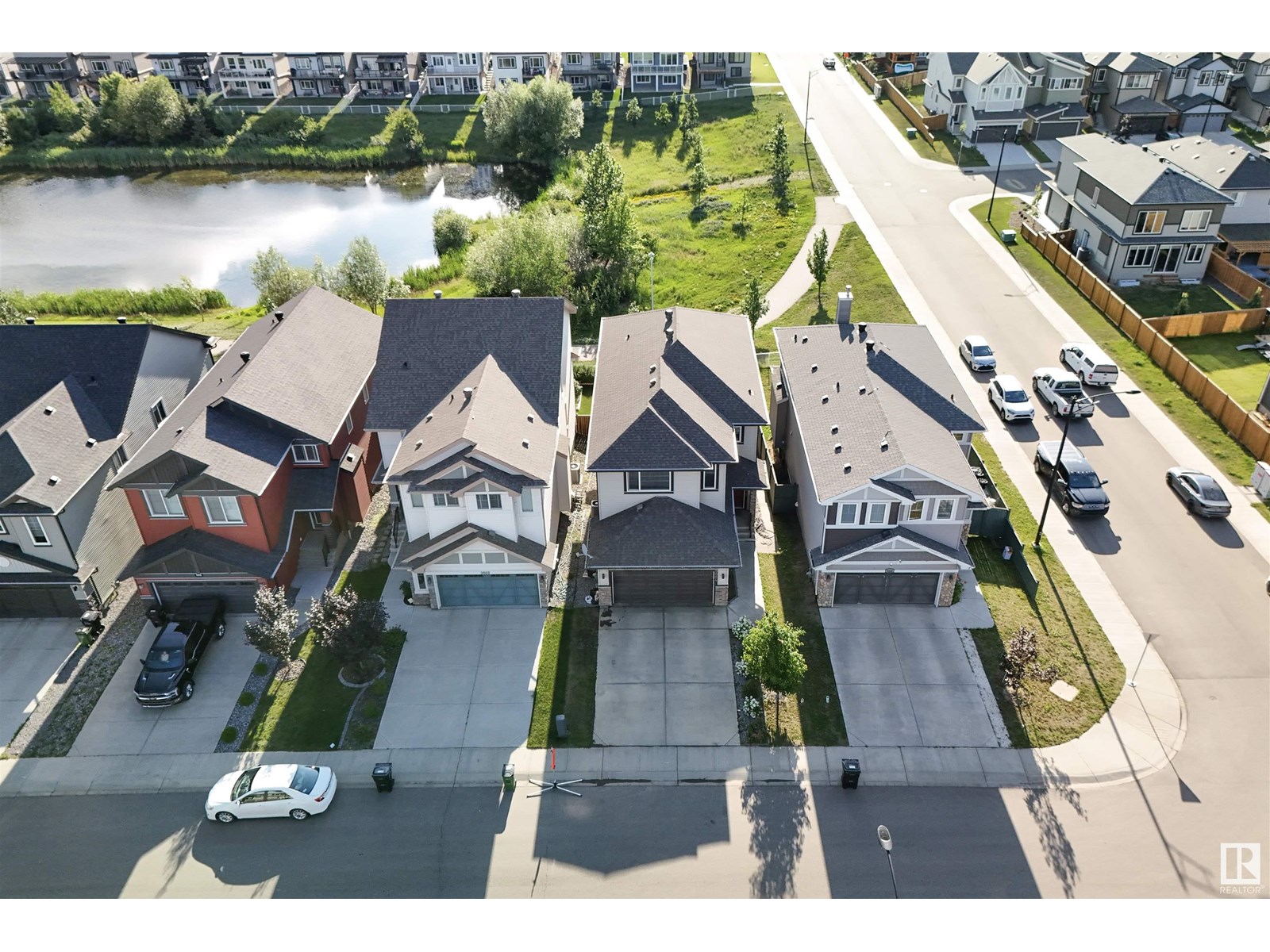 Photo 2 of 9864 222 St Nw, Edmonton AB