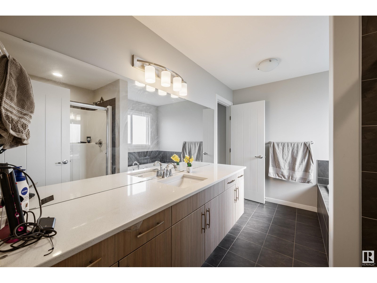 Photo 23 of 9864 222 St Nw, Edmonton AB