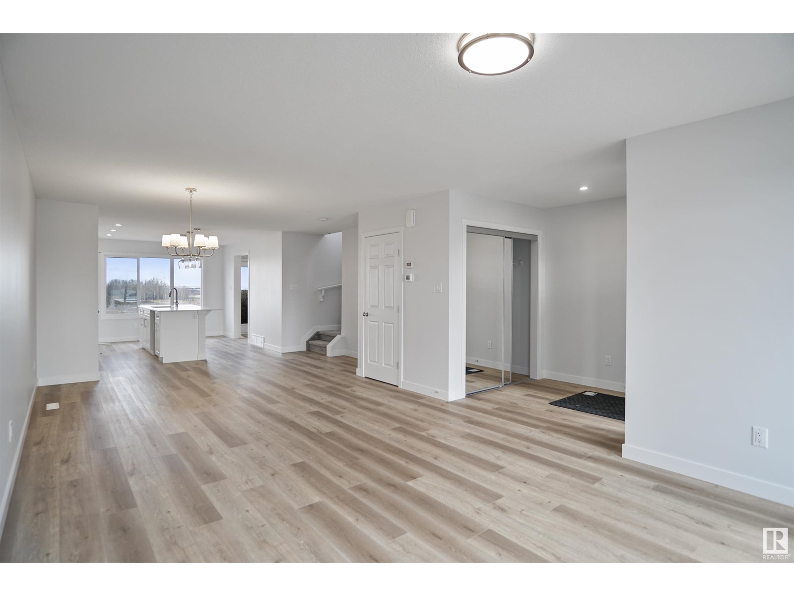 Photo 5 of 412 176 Av Ne, Edmonton AB