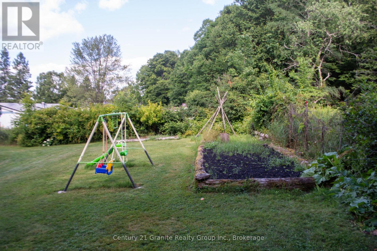 Photo 21 of 1229 Spring Valley Road, Minden Hills ON