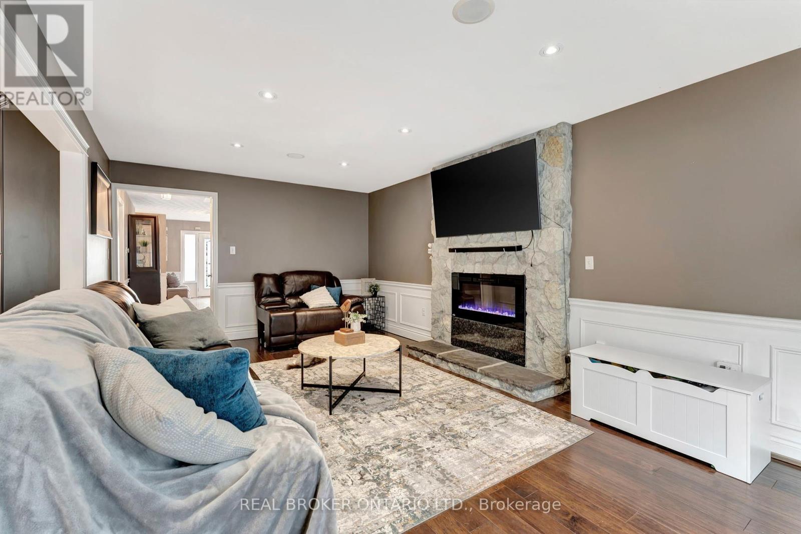 Photo 12 of 14 Federal Street, Hamilton ON