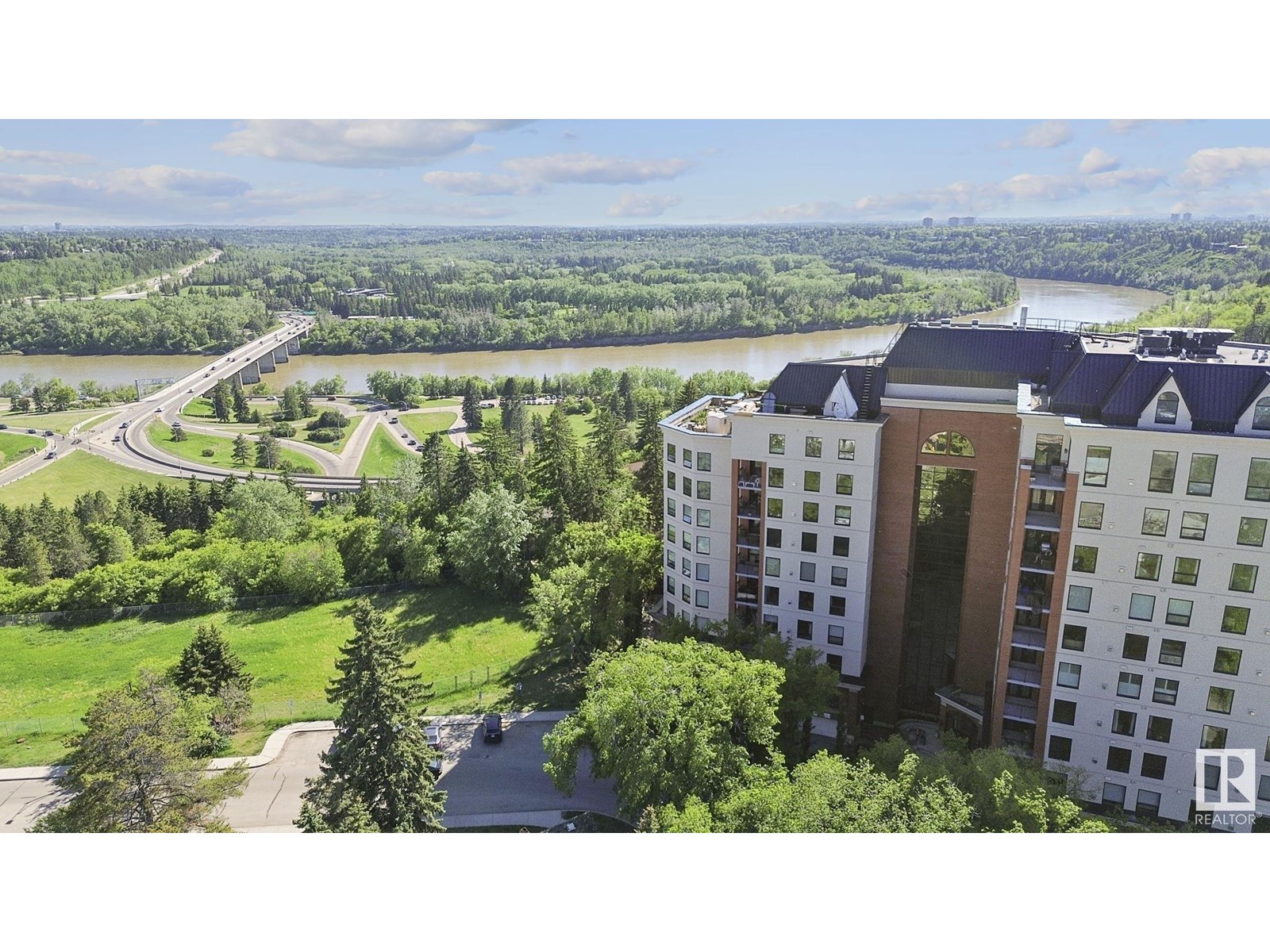 Photo 2 of 707 10108 125 St Nw, Edmonton AB