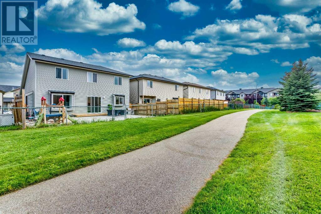 Photo 31 of 209 Luxstone Road Sw, Airdrie AB