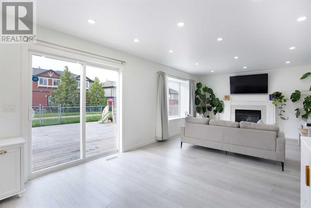Photo 5 of 209 Luxstone Road Sw, Airdrie AB