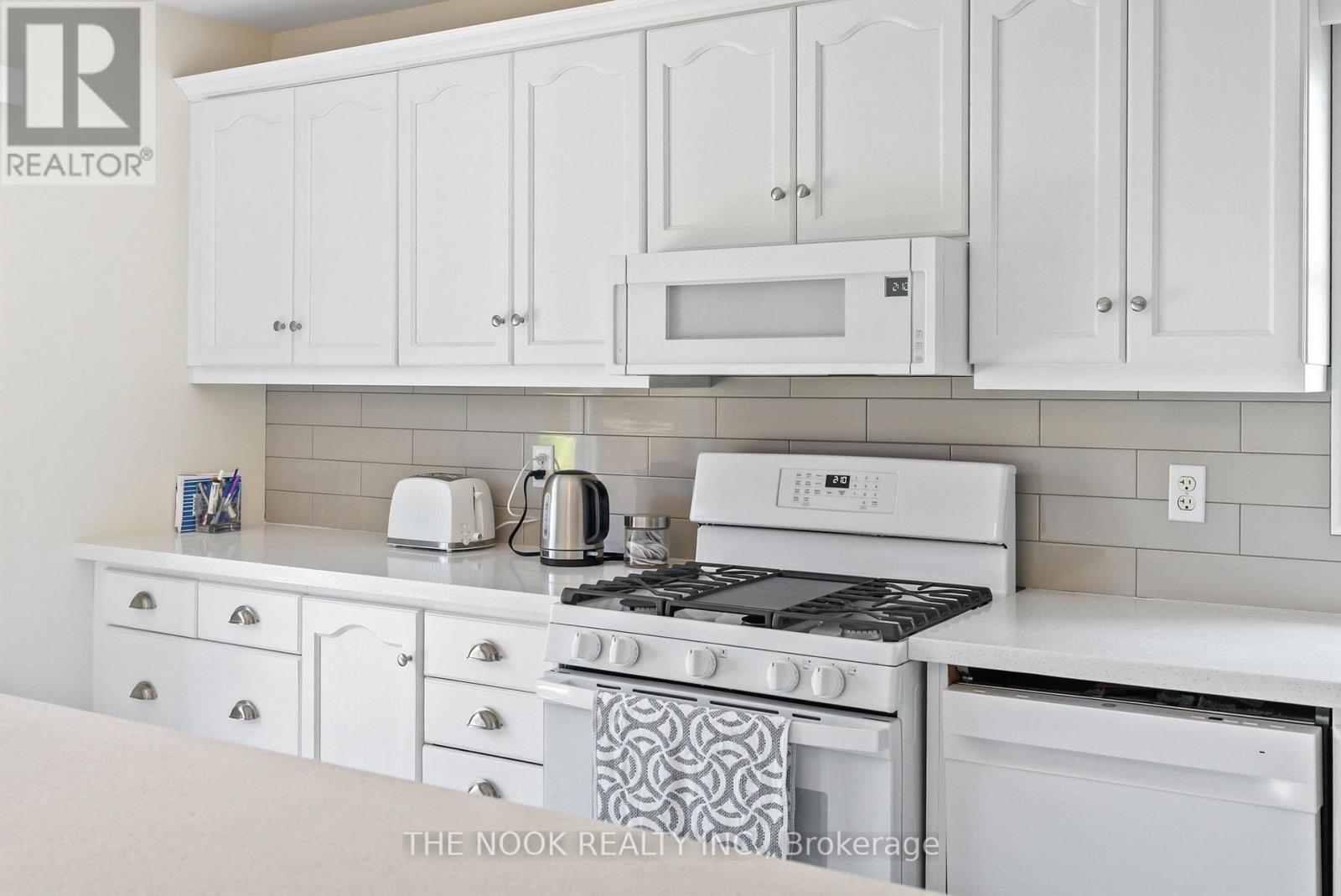 Photo 14 of 1 William Jose Court, Clarington ON