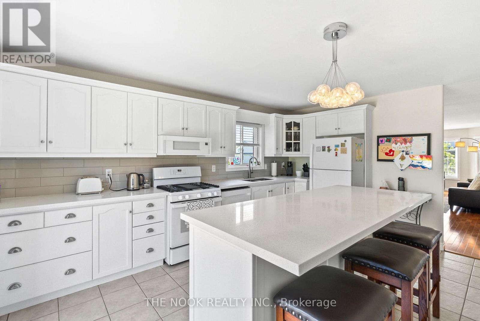 Photo 15 of 1 William Jose Court, Clarington ON