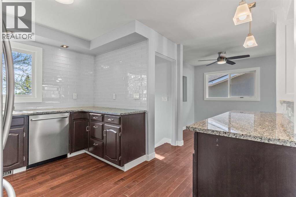 Photo 12 of 7424 Fleetwood Drive Se, Calgary AB