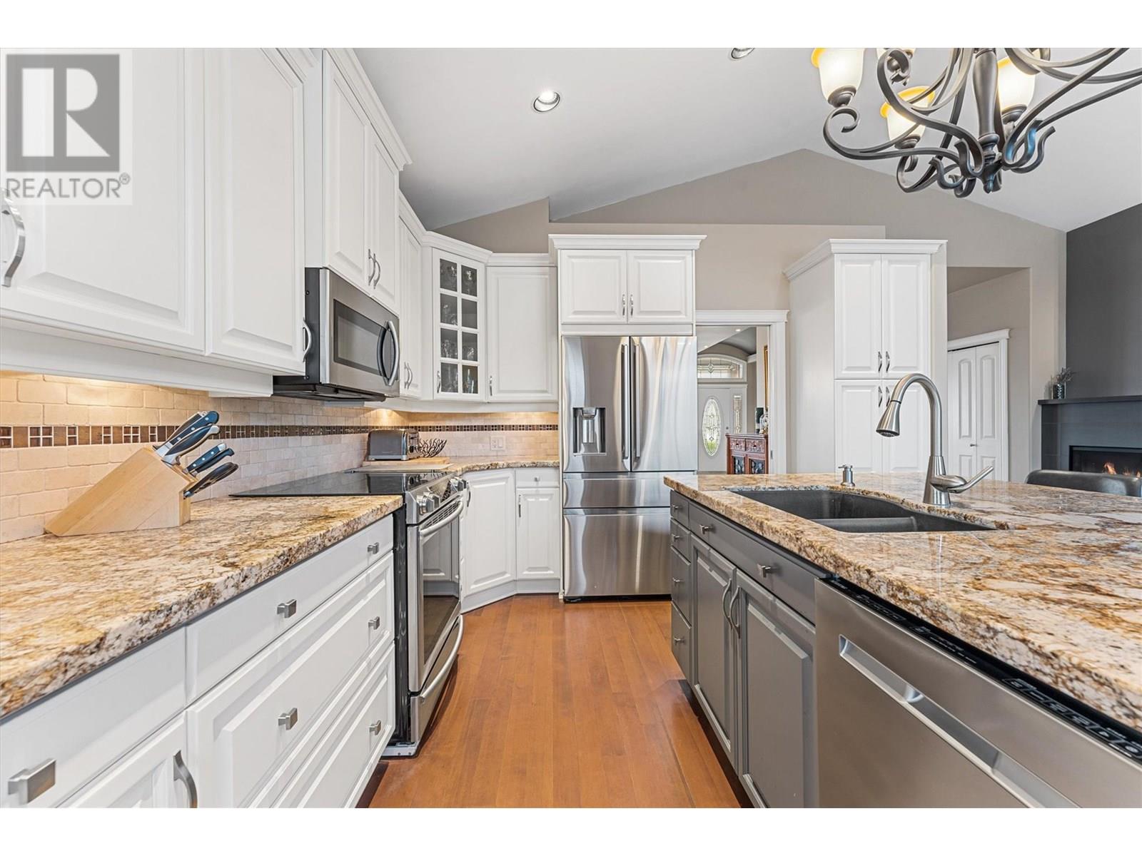  3079 Thacker Drive, West Kelowna