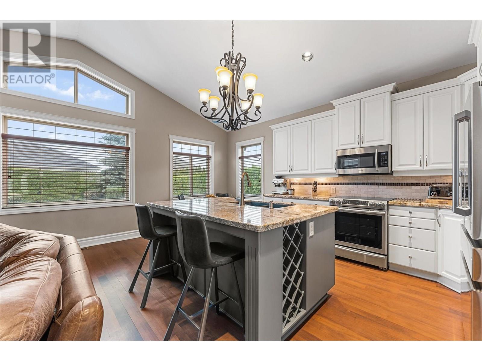  3079 Thacker Drive, West Kelowna