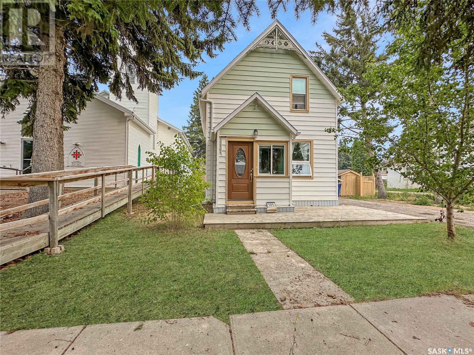 Photo 2 of 105 Macdonald Street, Balcarres SK