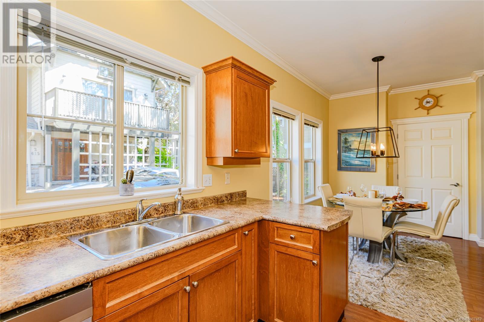 Photo 13 of 1 615 Drake Ave, Esquimalt BC