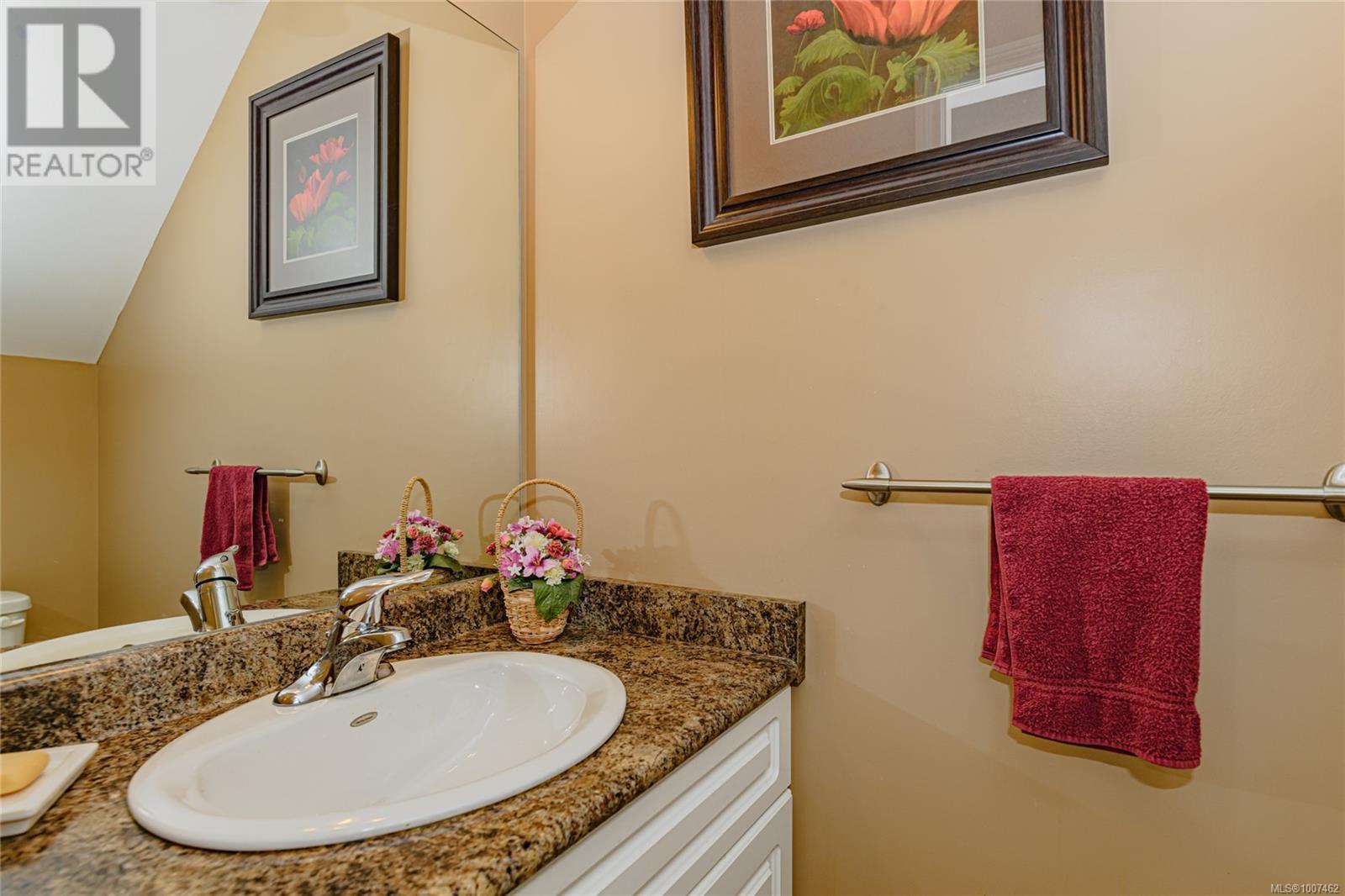 Photo 14 of 1 615 Drake Ave, Esquimalt BC