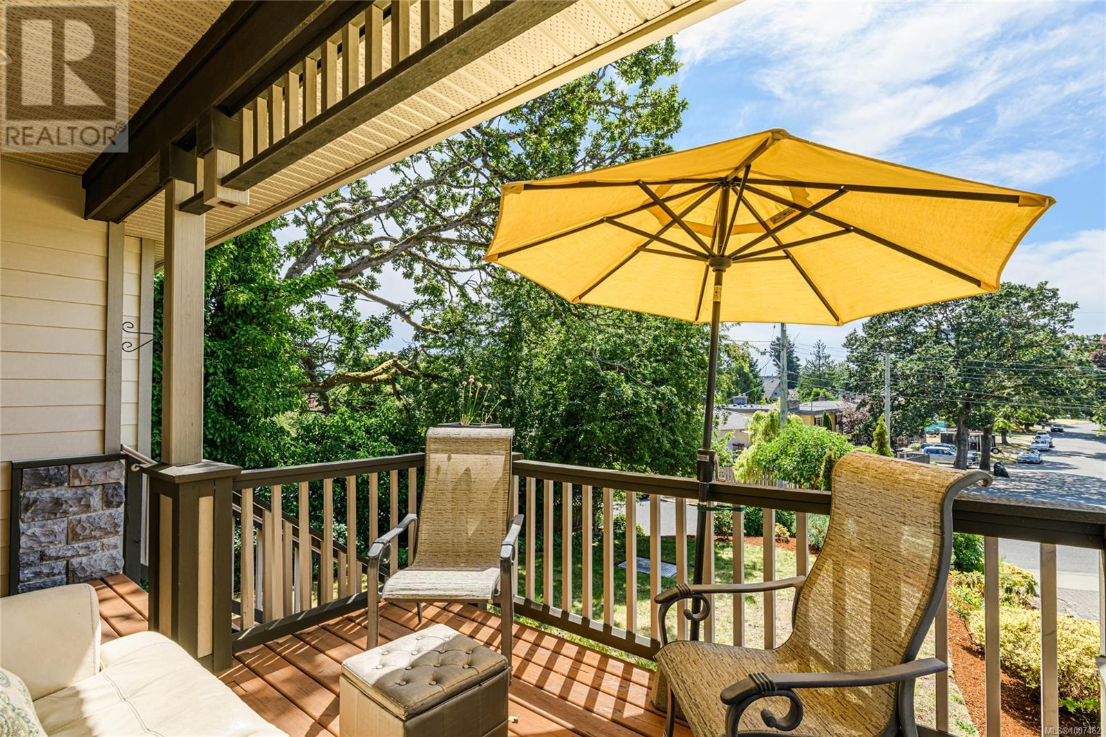 Photo 18 of 1 615 Drake Ave, Esquimalt BC