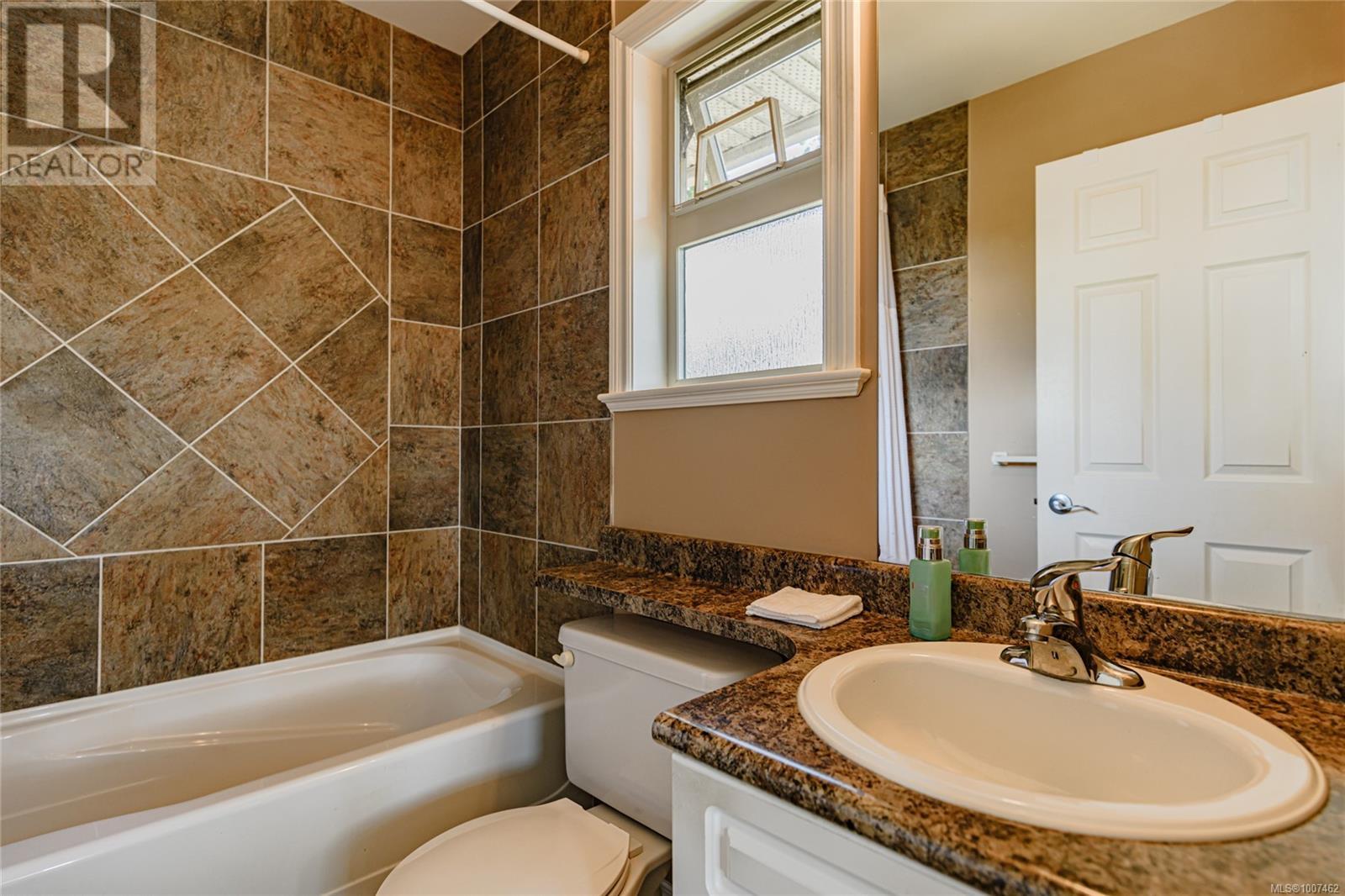 Photo 25 of 1 615 Drake Ave, Esquimalt BC