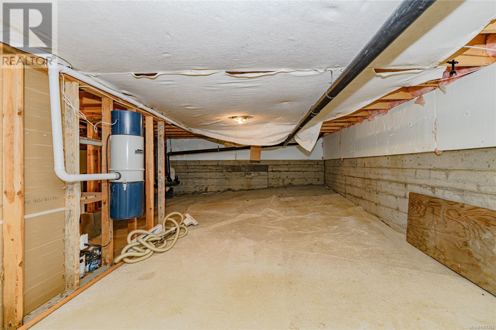 Photo 33 of 1 615 Drake Ave, Esquimalt BC