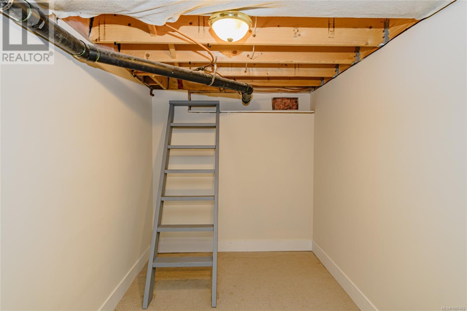 Photo 35 of 1 615 Drake Ave, Esquimalt BC