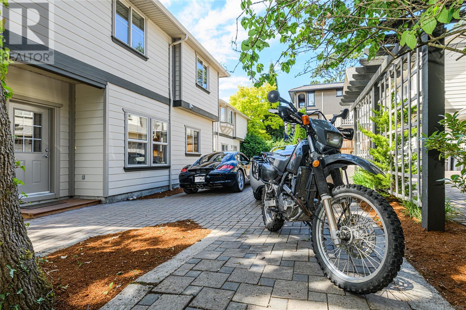 Photo 37 of 1 615 Drake Ave, Esquimalt BC
