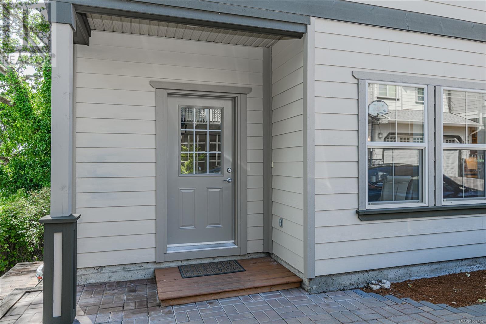 Photo 38 of 1 615 Drake Ave, Esquimalt BC