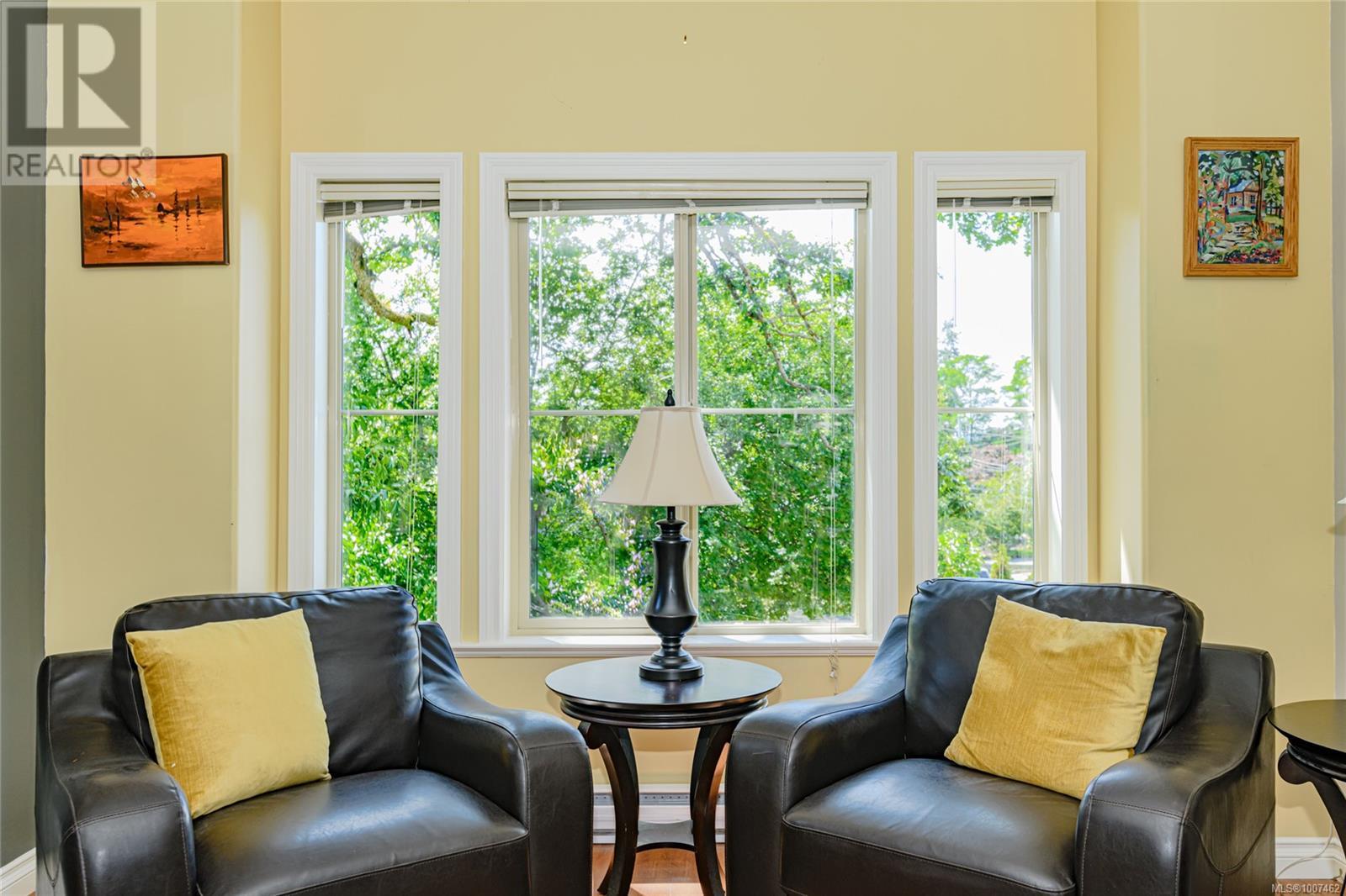 Photo 5 of 1 615 Drake Ave, Esquimalt BC