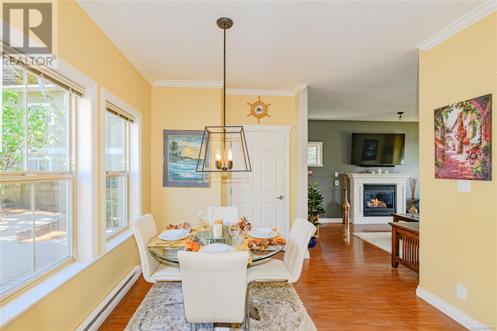 Photo 7 of 1 615 Drake Ave, Esquimalt BC