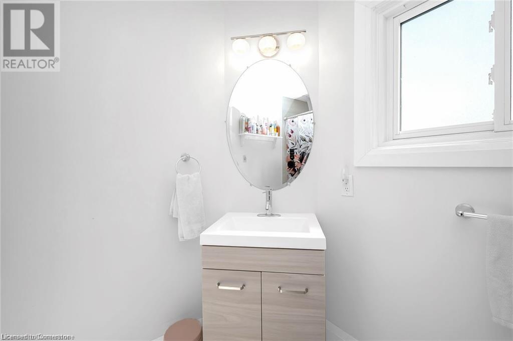 Photo 7 of 245 Marshall Avenue, Welland ON