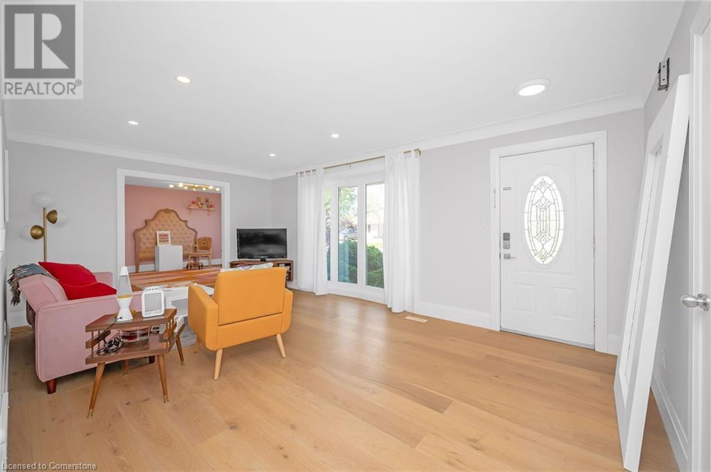 Photo 11 of 245 Marshall Avenue, Welland ON
