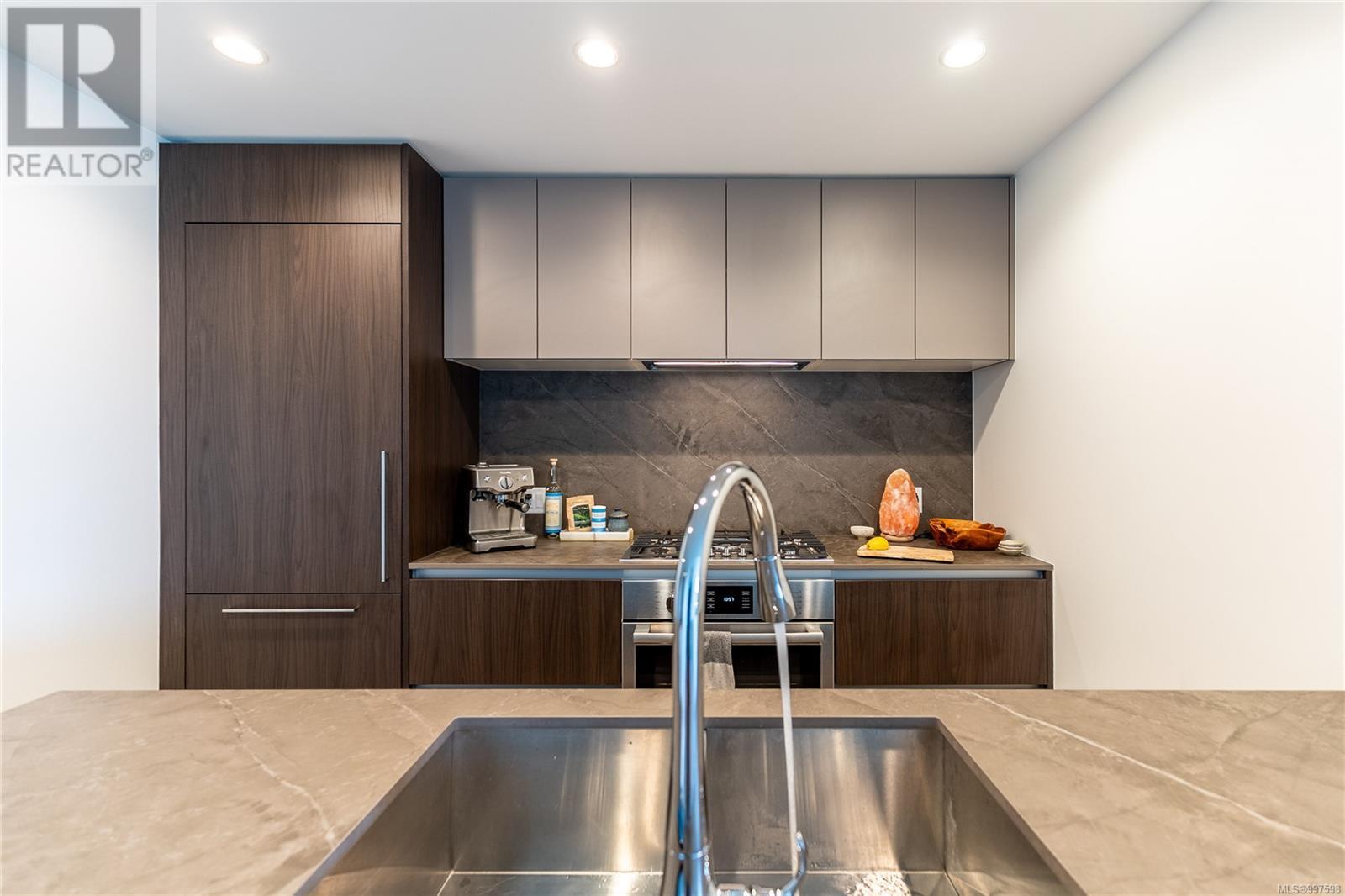 Photo 8 of 1006 2000 Hannington Rd, Langford BC