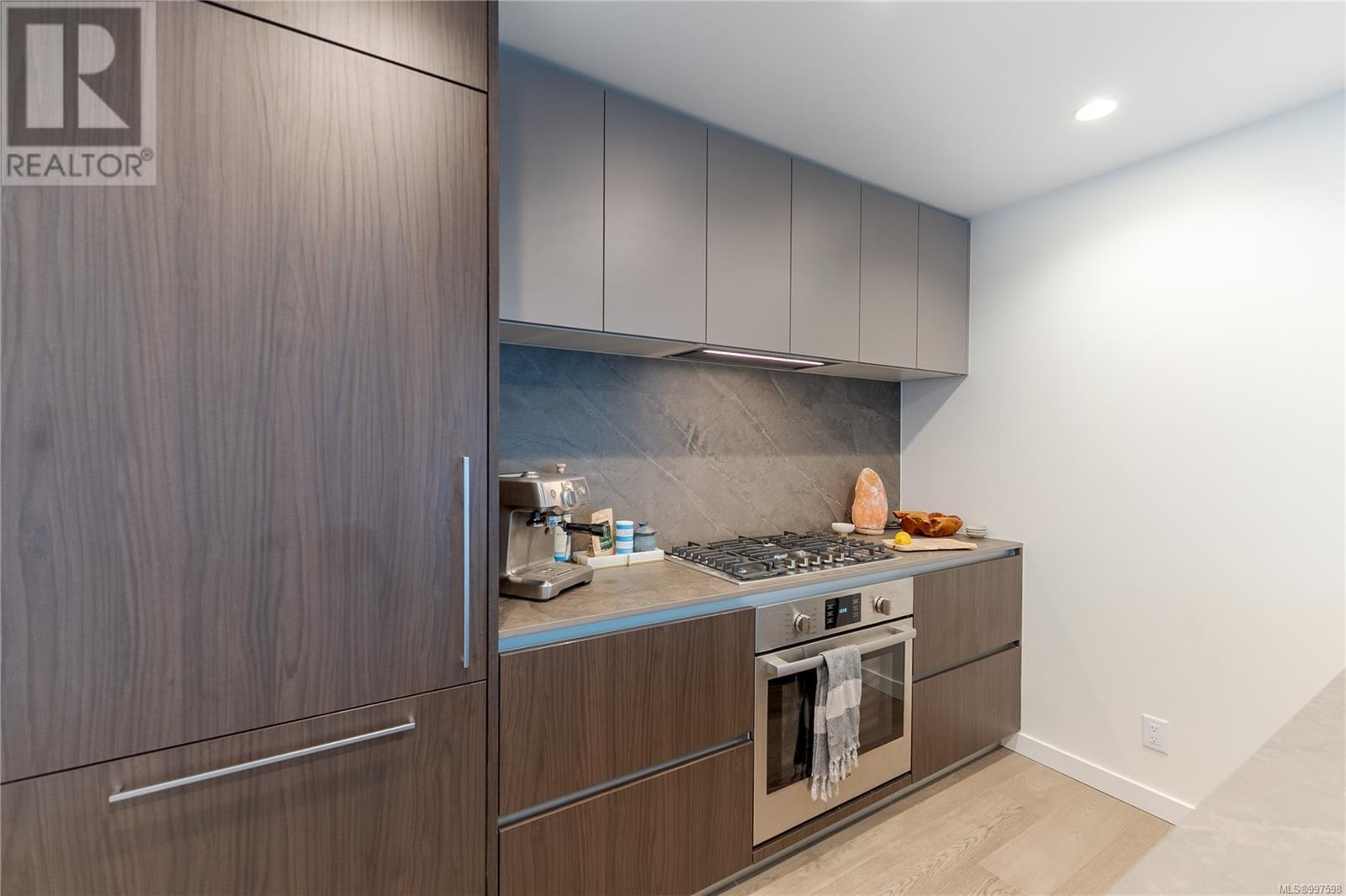 Photo 7 of 1006 2000 Hannington Rd, Langford BC