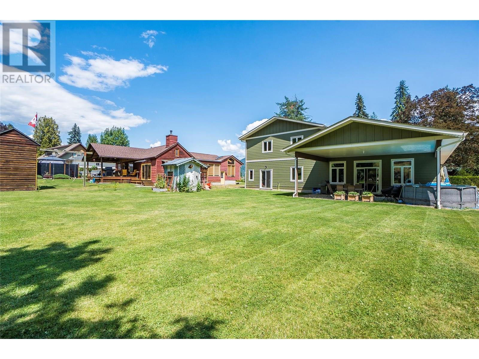 2640 10th Avenue, Castlegar