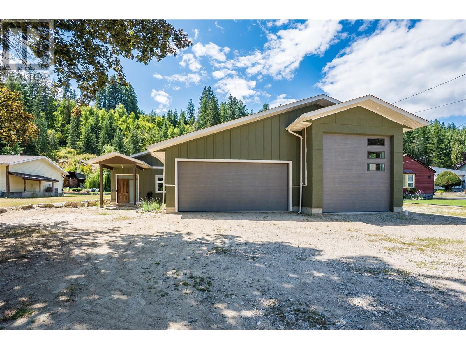 2640 10th Avenue, Castlegar