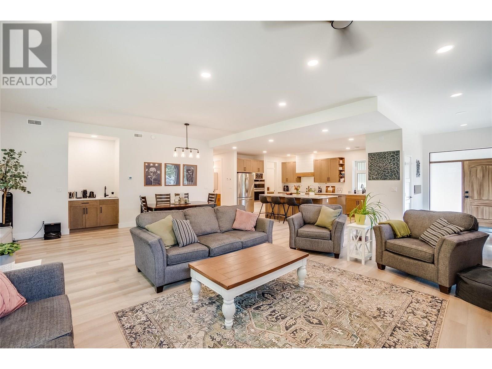 2640 10th Avenue, Castlegar