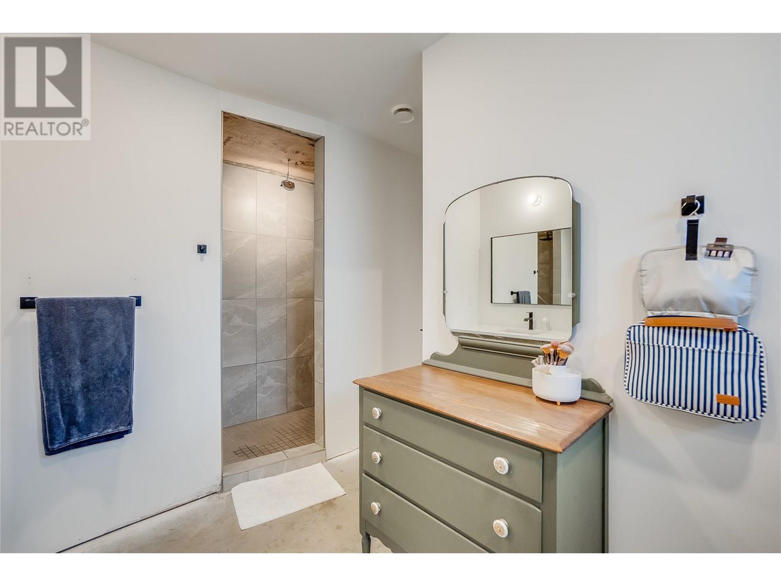 2640 10th Avenue, Castlegar