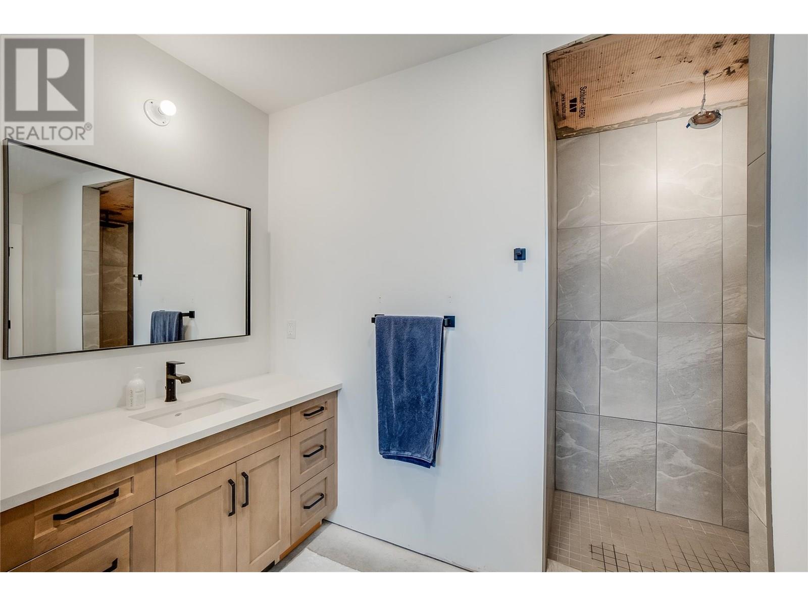 2640 10th Avenue, Castlegar